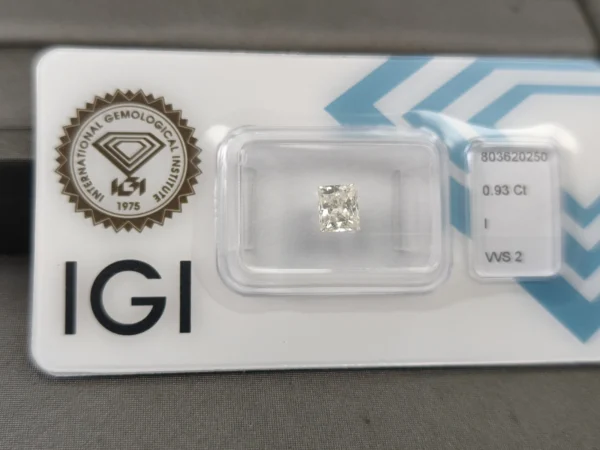 0.93CT NATURAL DIAMOND IVVS2 IGI